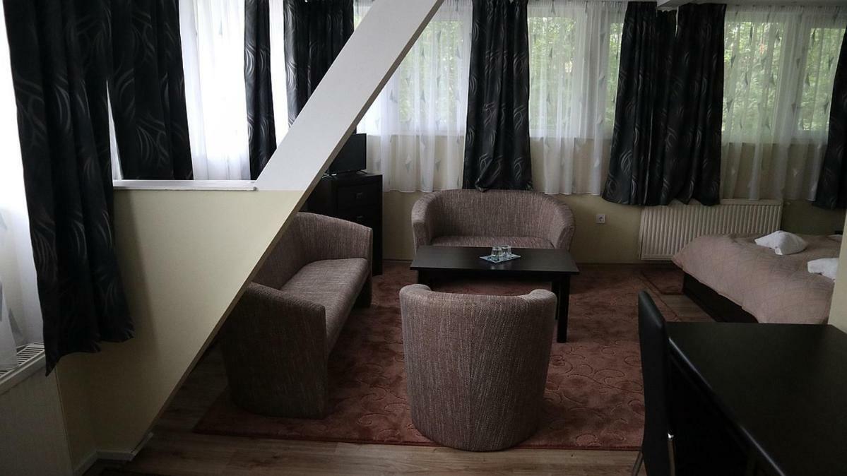 Szlovak Panzio Hotel Bekescsaba Buitenkant foto