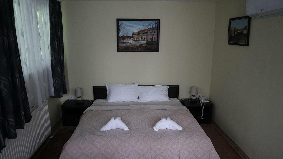 Szlovak Panzio Hotel Bekescsaba Buitenkant foto