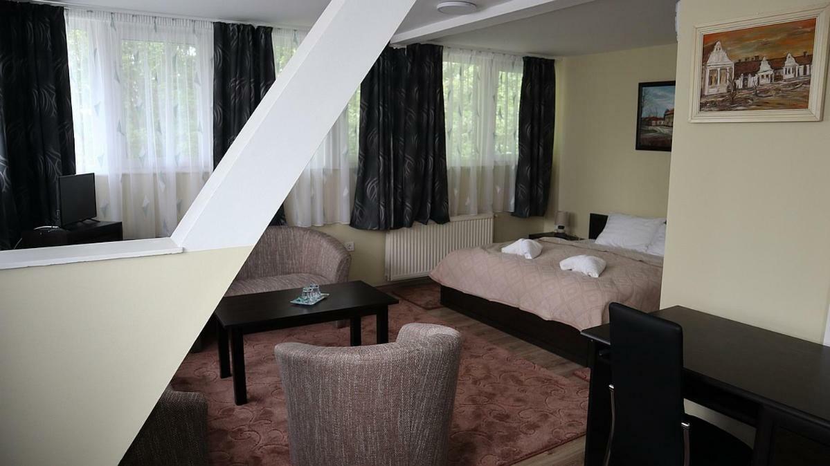 Szlovak Panzio Hotel Bekescsaba Buitenkant foto