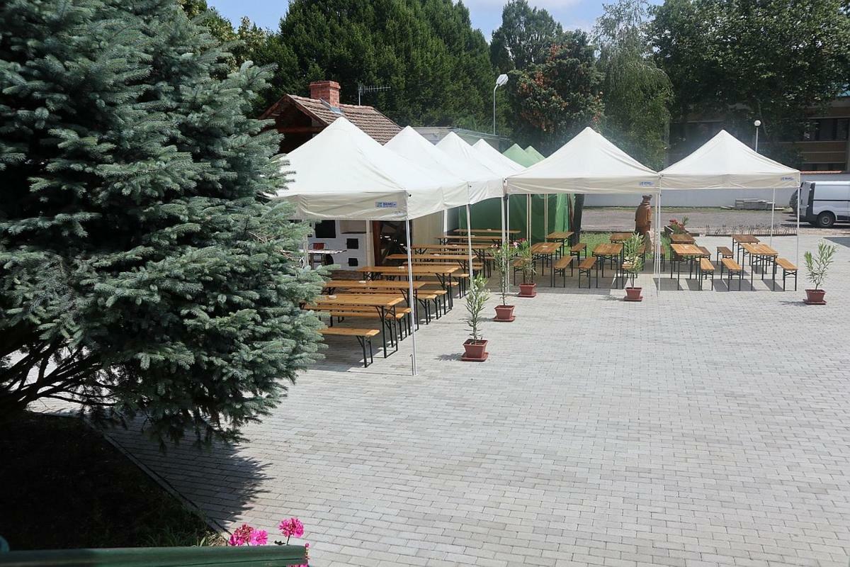 Szlovak Panzio Hotel Bekescsaba Buitenkant foto