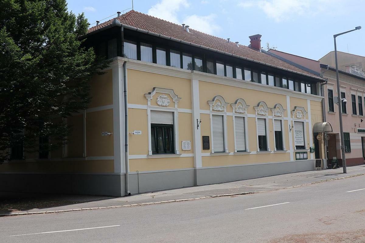 Szlovak Panzio Hotel Bekescsaba Buitenkant foto