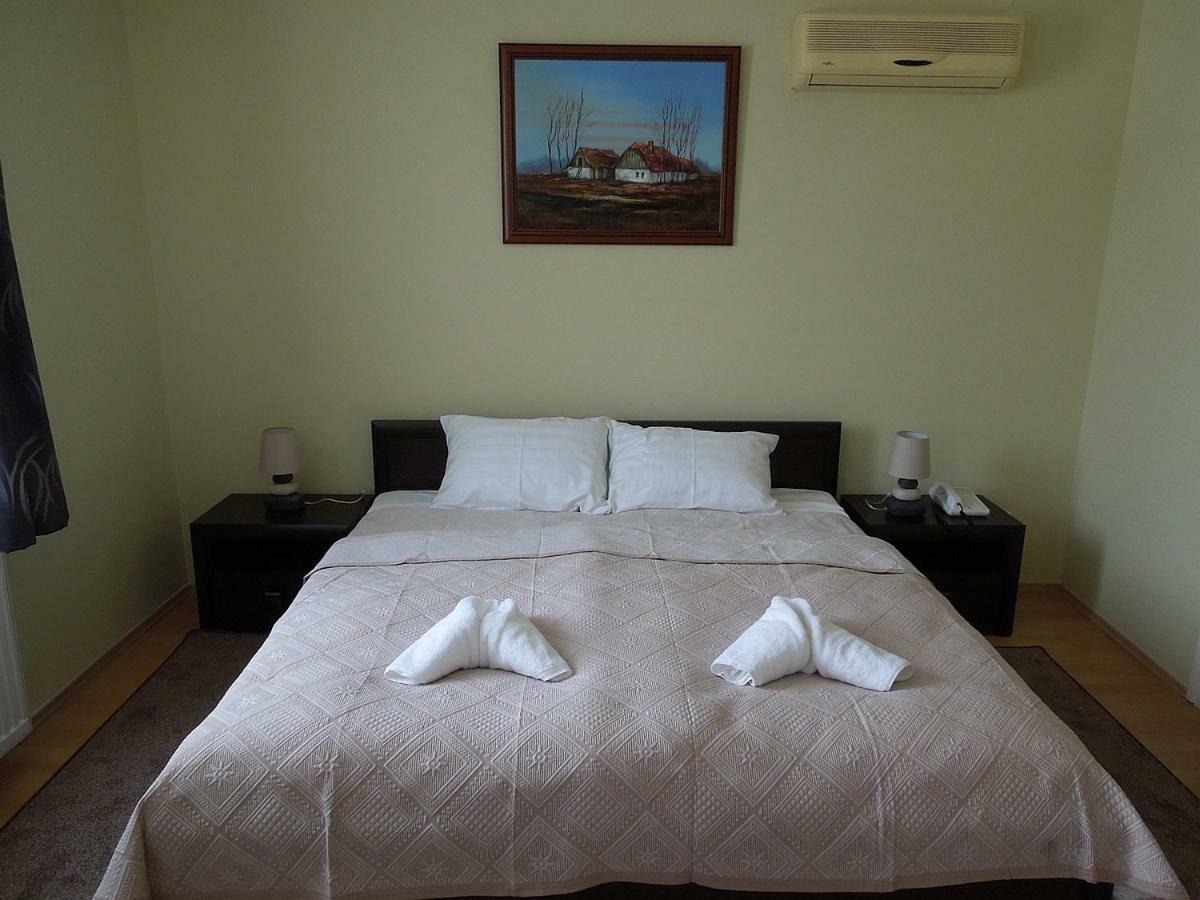 Szlovak Panzio Hotel Bekescsaba Buitenkant foto